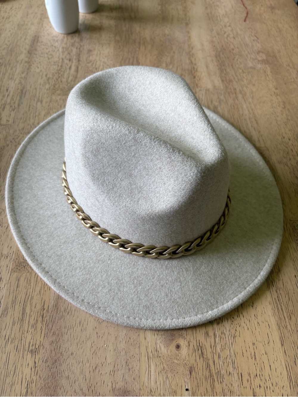 Neutral Felt Hat with Gold Chain Trim